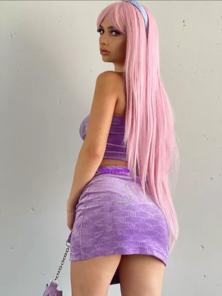 Izzy back again with another short skirt ☺️