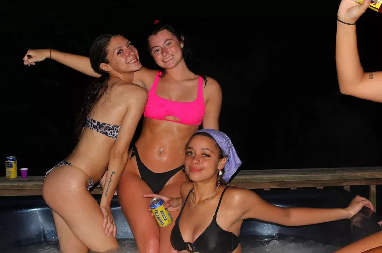 Jacuzzi friends Jacuzzi friends