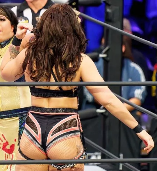 Jamie Hayter big booty