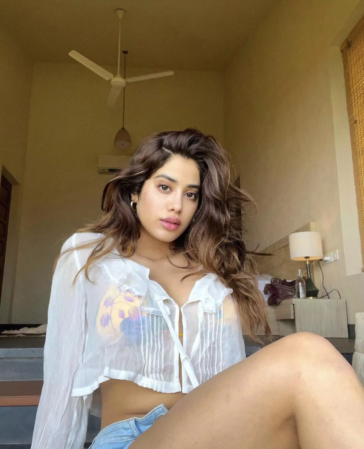Janhvi Kapoor Giving glimpse of bazookas