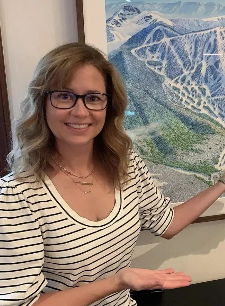 Jenna Fischer really embracing the milf next door look Jenna Fischer really embracing the milf next door look