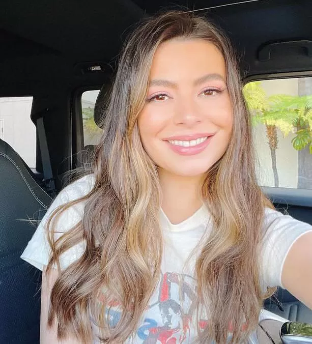 Jerking to Miranda cosgrove Jerking to Miranda cosgrove