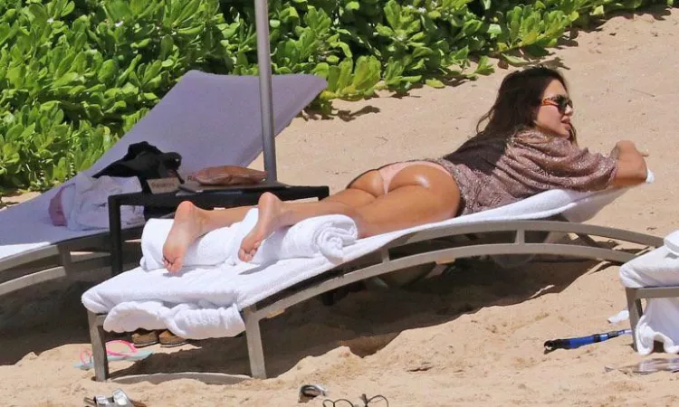 Jessica Alba’s juicy fat ass Jessica Alba’s juicy fat ass