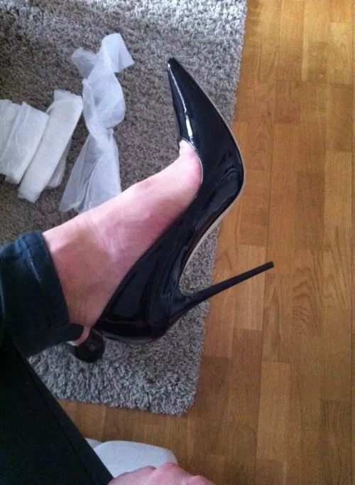 Jimmy Chooβs Anouk, my favorite sexy shoe ππ