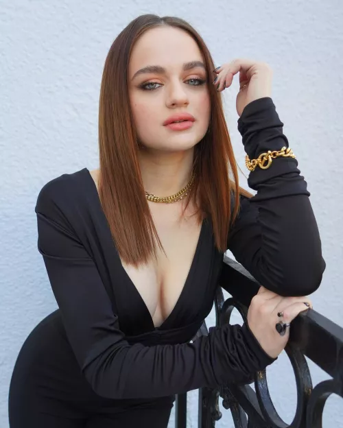 Joey King cleavage