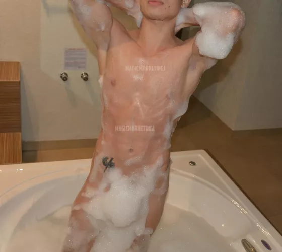 Join me in the Jacuzzi π