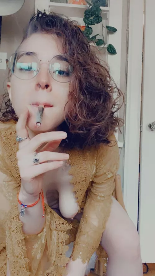 Joints out tits out π