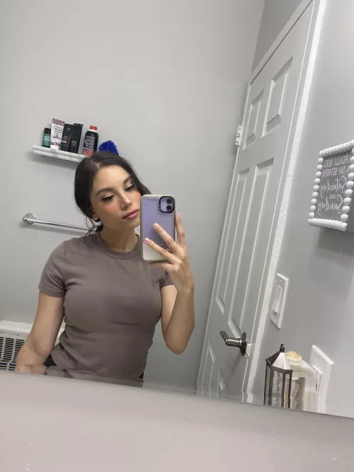 just 1 am tings. aritzia makes their tops tight ?