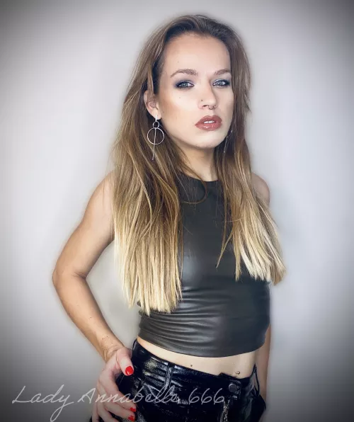 Just a beautiful Domme selfie ;)