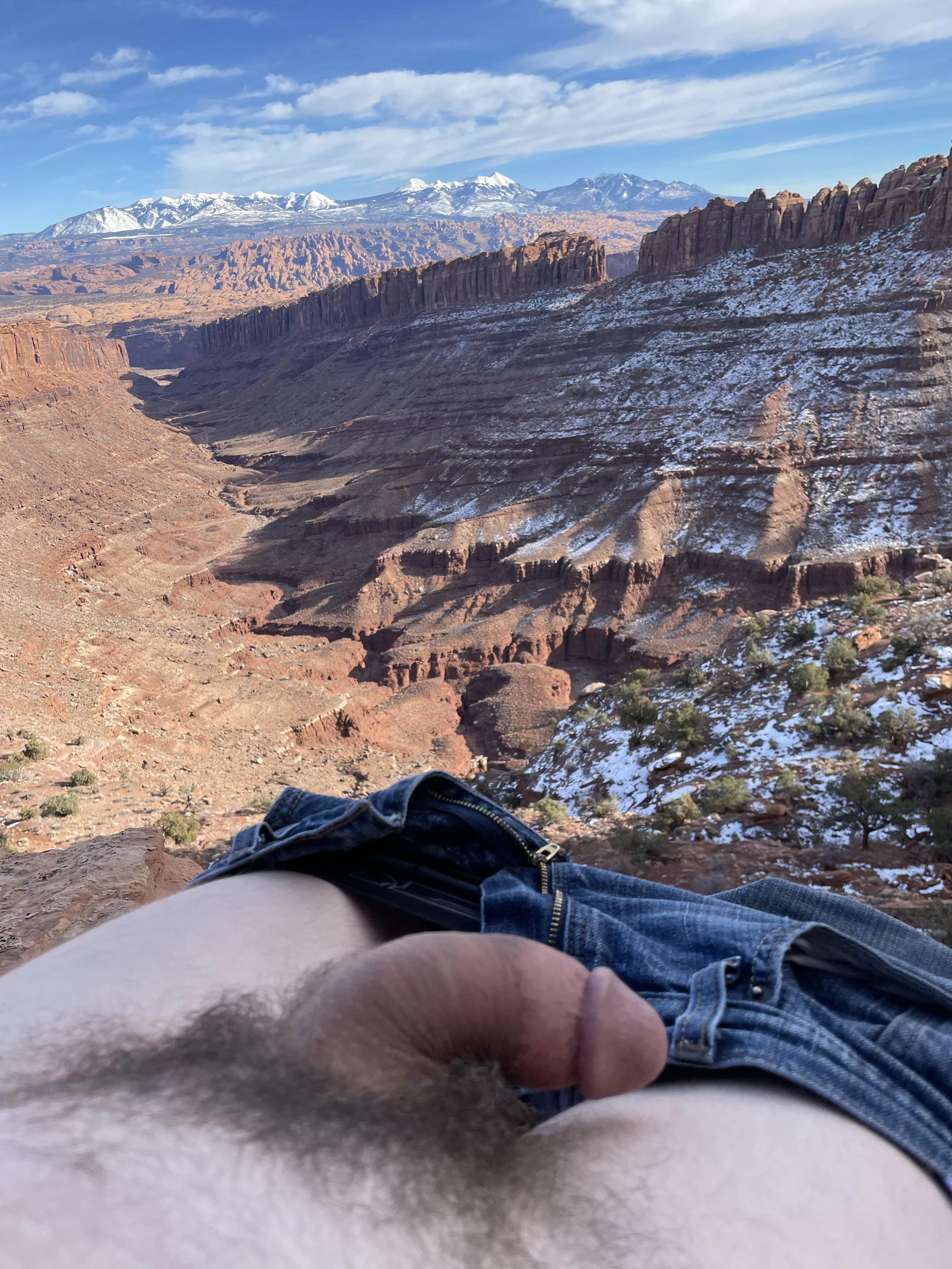 Just a beautiful scene! (straight M 19, DM’s are open)