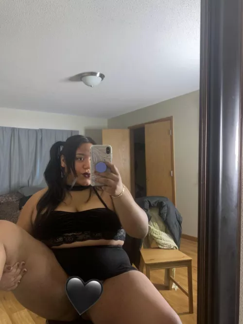 Just a chubby latina with a fat π±π€ͺ