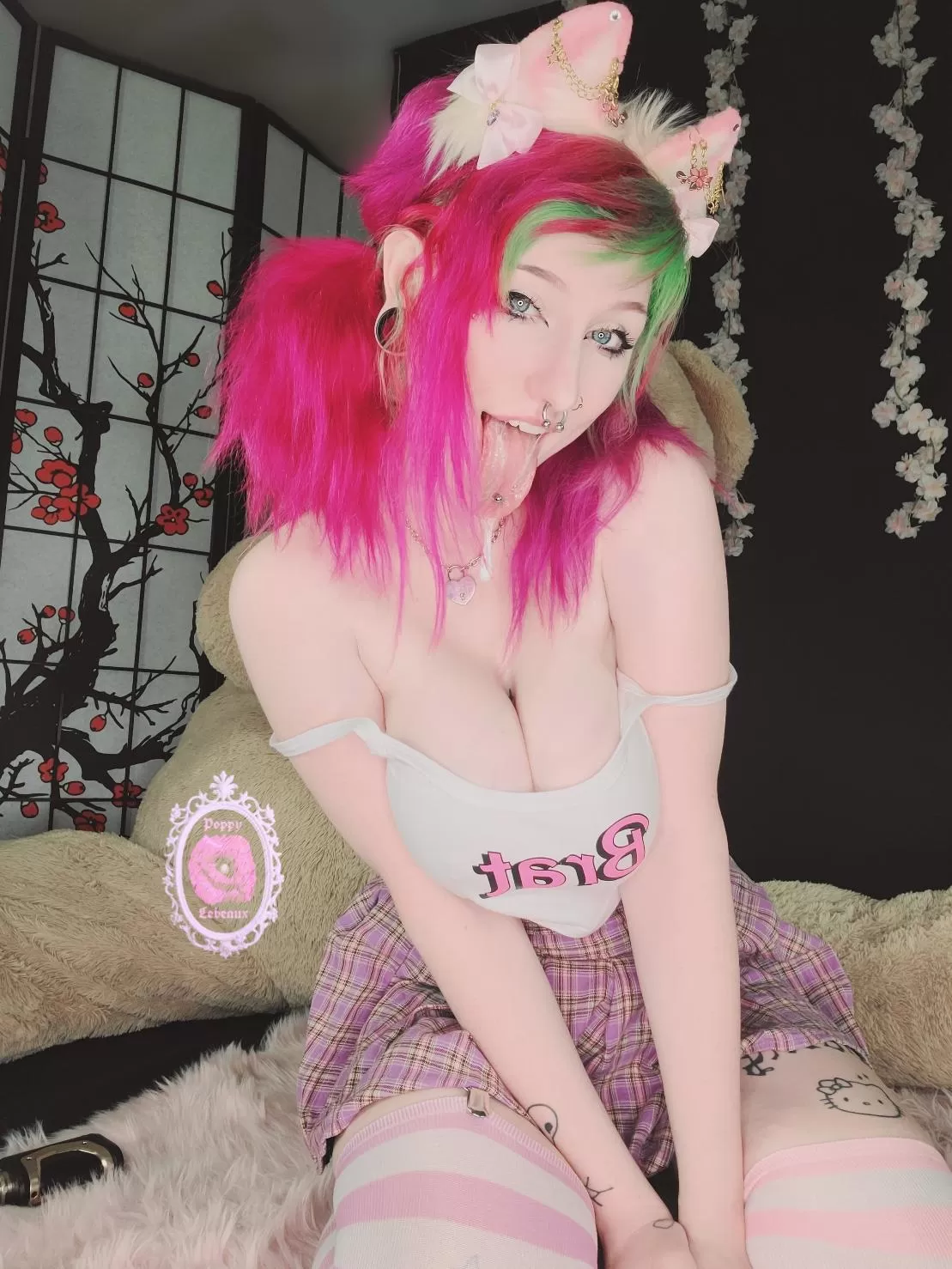 Just a drooly girl with an oral fixation Just a drooly girl with an oral fixation