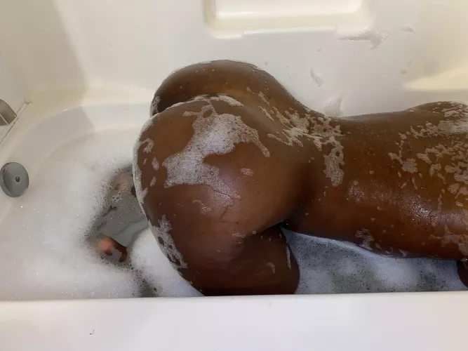 Just a [F] with an ass I love to show off