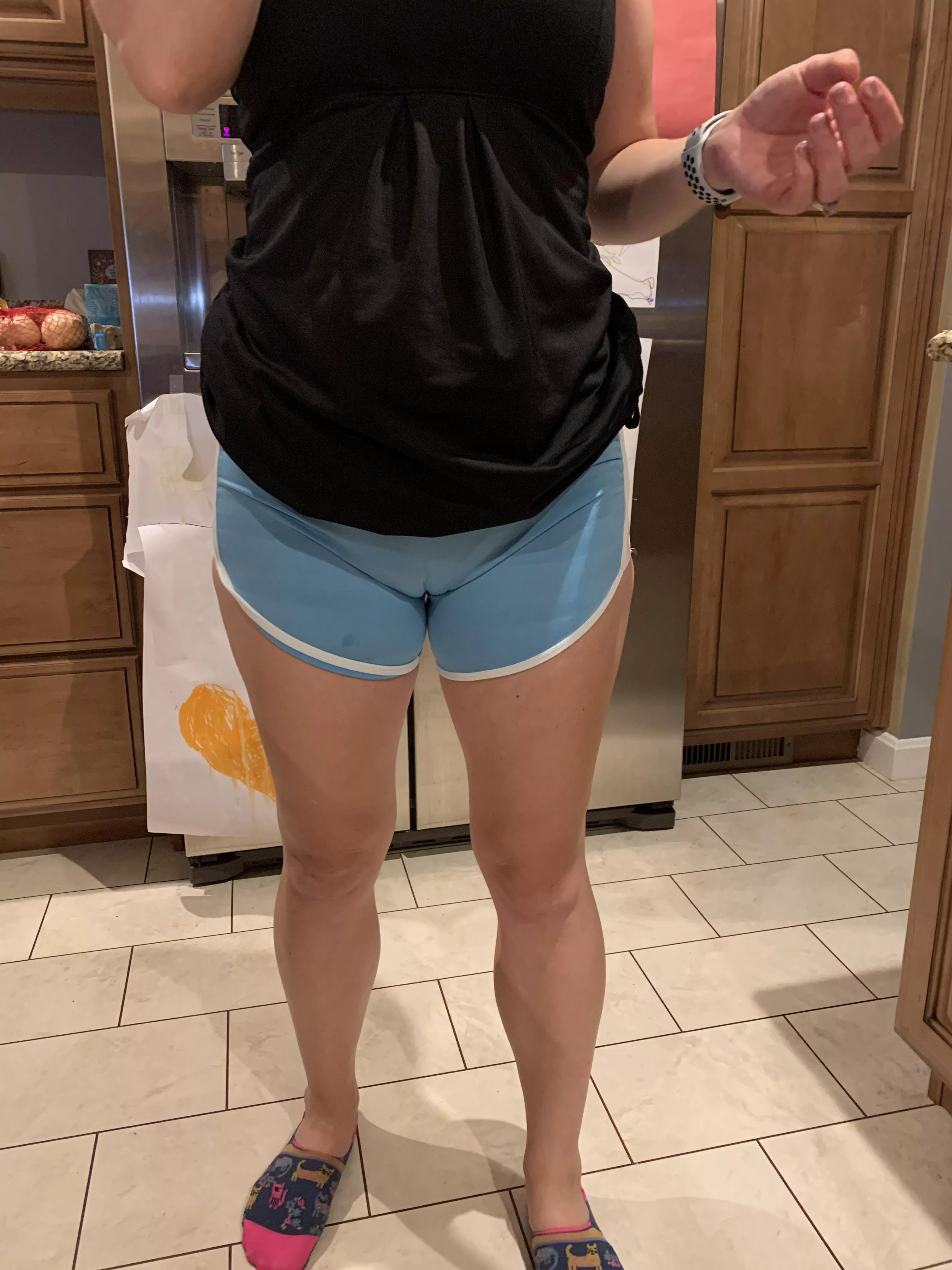 Just a friendly reminder to order 2 sizes up not just 1 if ordering from wish.com. Lol. 😘