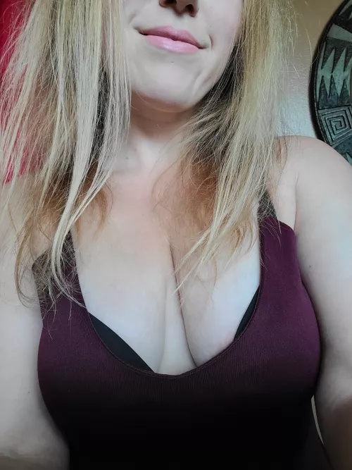 Just a girl that loves her dresses hehe 😊 Just a girl that loves her dresses hehe 😊