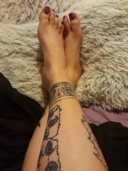 Just a girl who loves to show off her feet Just a girl who loves to show off her feet