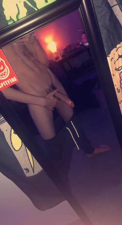 just a guy who want girls in his dm's