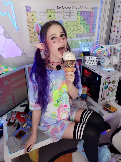 just a lil cutie sitting on a desk licking ice cream π¦ just a lil cutie sitting on a desk licking ice cream π¦