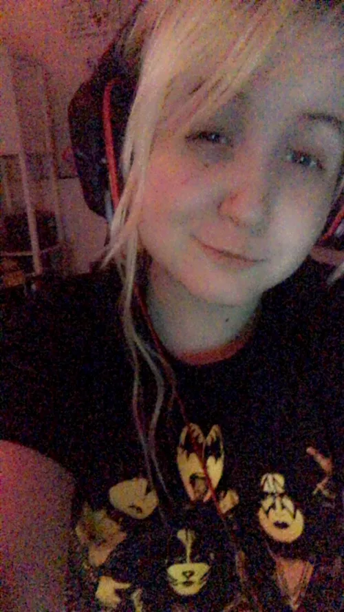 Just a little SFW selfie for you all 😈