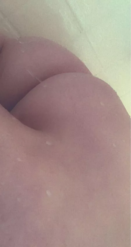 Just a little shower shot today 👅