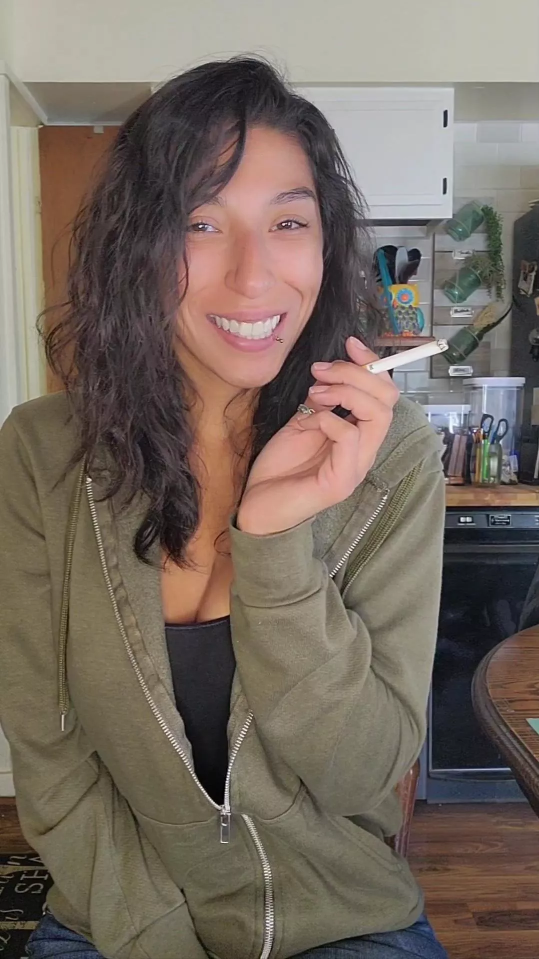 Just a pretty girl with her cigarette π¬π Just a pretty girl with her cigarette π¬π