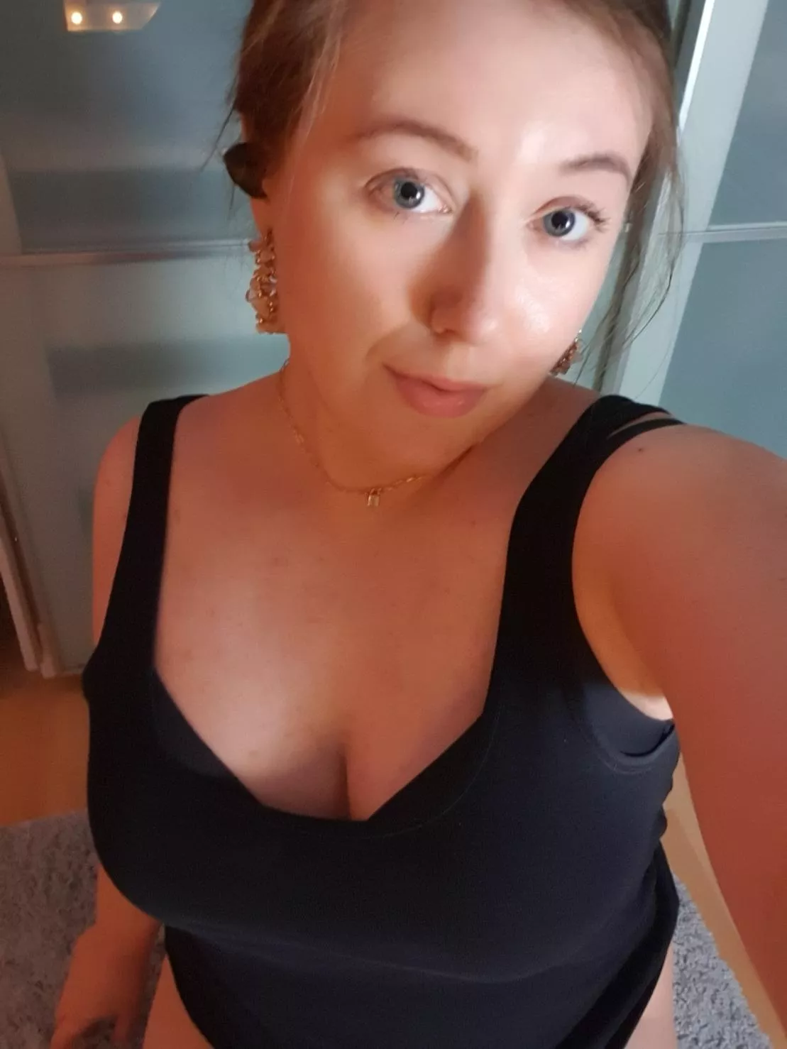 Just a quick selfie after spending all night at the library last night (f) Just a quick selfie after spending all night at the library last night (f)