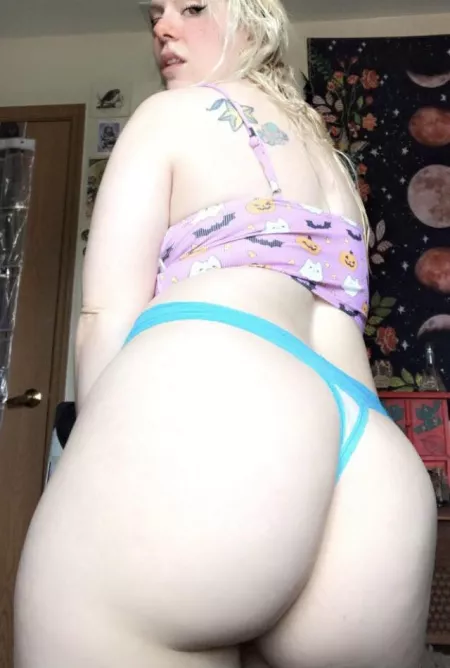 Just a quick shot in the natural light ⨠OF/moon_lilia