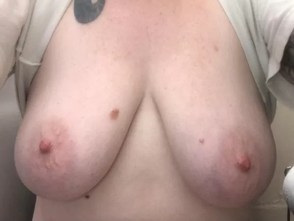 Just a real girl posting her real ghosts. Just a real girl posting her real ghosts.