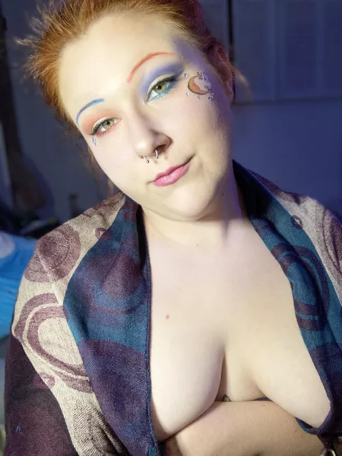 Just a simple look with some gem stones. Just a simple look with some gem stones.