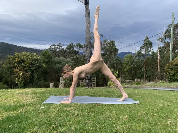 Just a skinny gal doing some yoga βΊοΈ Just a skinny gal doing some yoga βΊοΈ