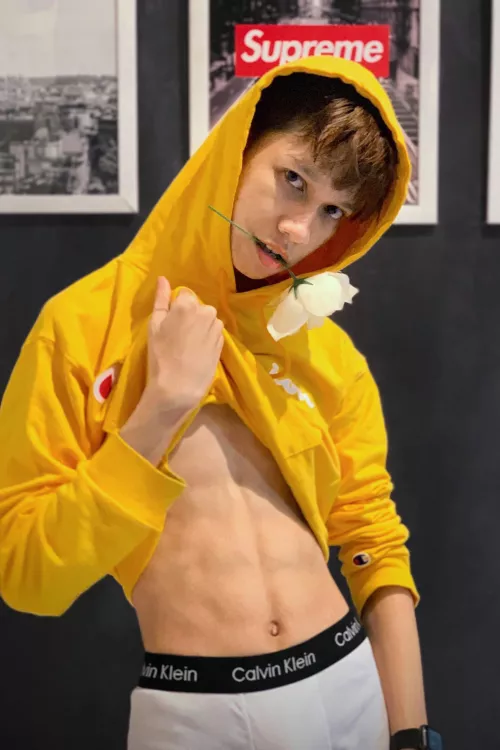 Just a twink on a yellow hoodie 😊