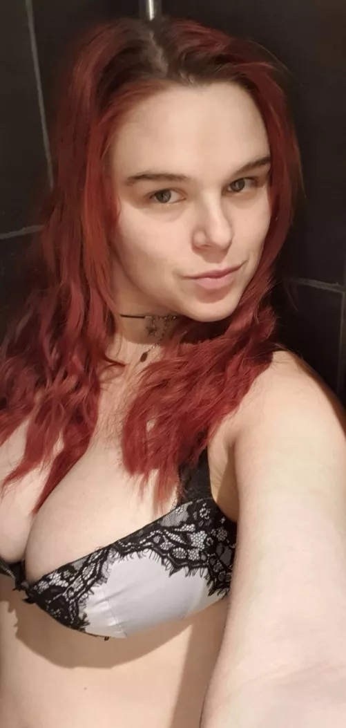 Just a UK milf who loves to share xx