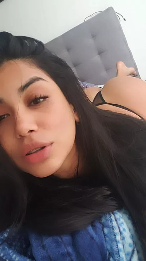 Just a young Latina 🥰