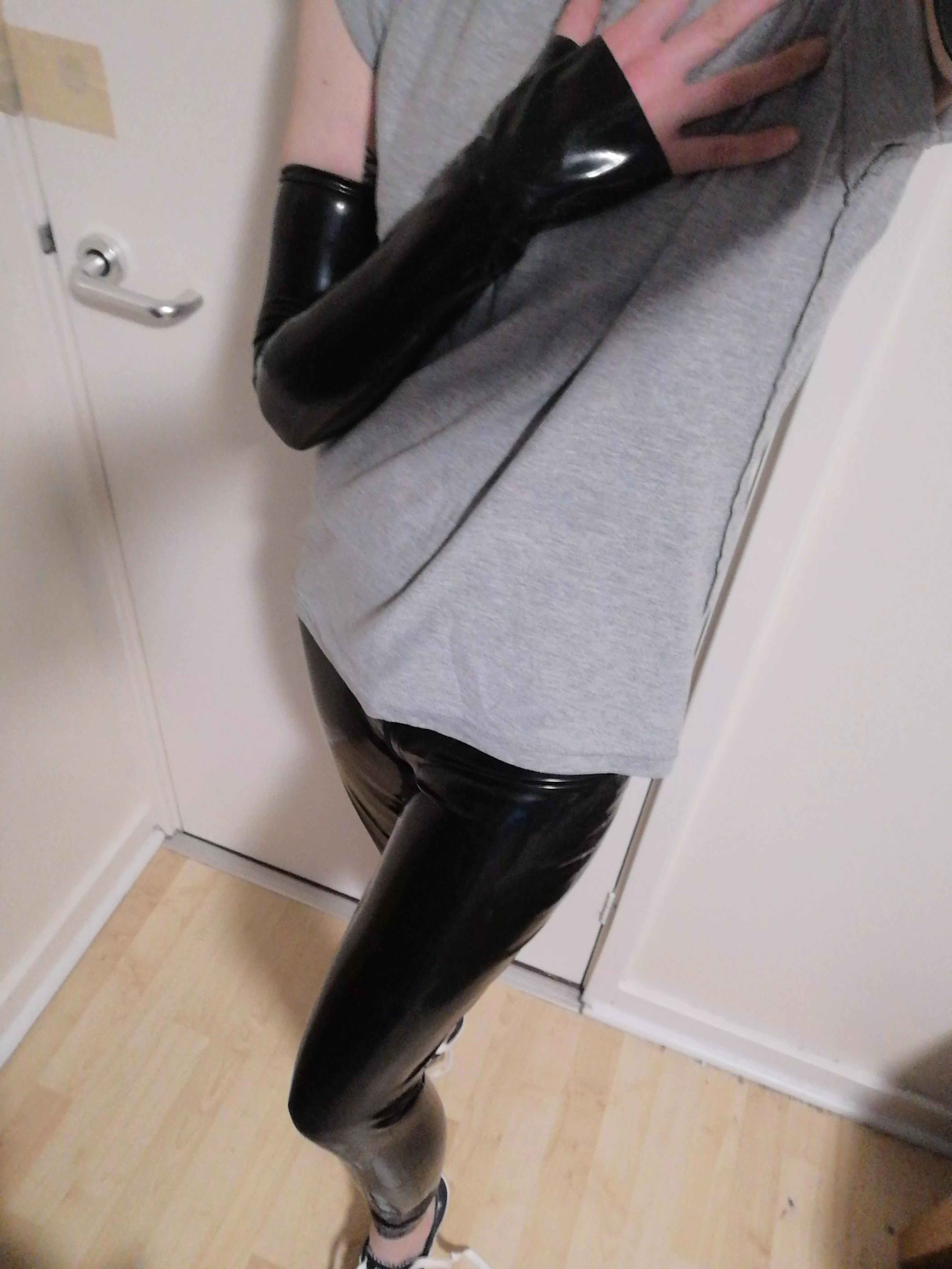 Just another casual day stuck inside ? [F]