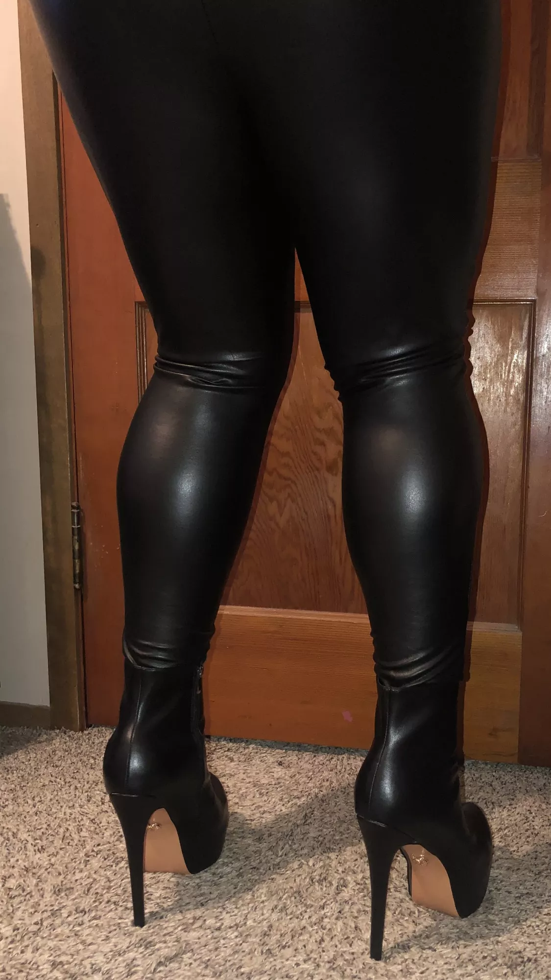 Just bought some new leggings. Just bought some new leggings.
