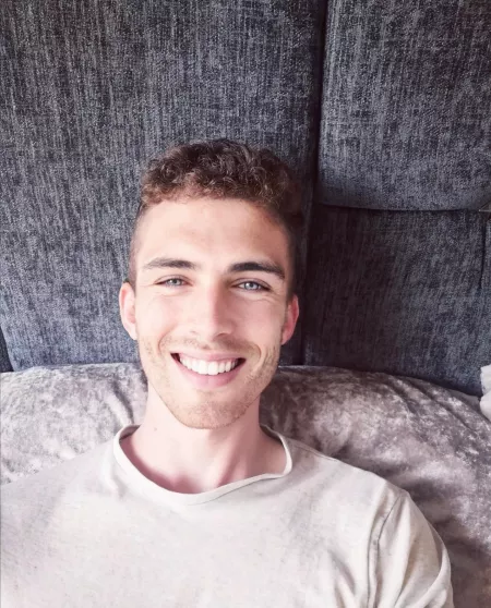 Just chillin, wyd? Just chillin, wyd?