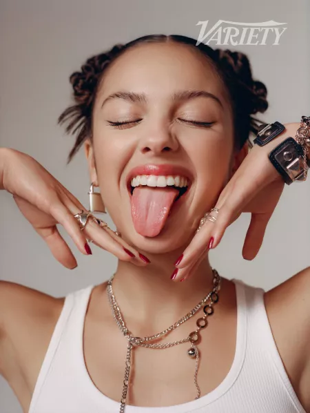 Just discovered Olivia Rodrigo, and I really wanna cum all over her mouth now lol Just discovered Olivia Rodrigo, and I really wanna cum all over her mouth now lol