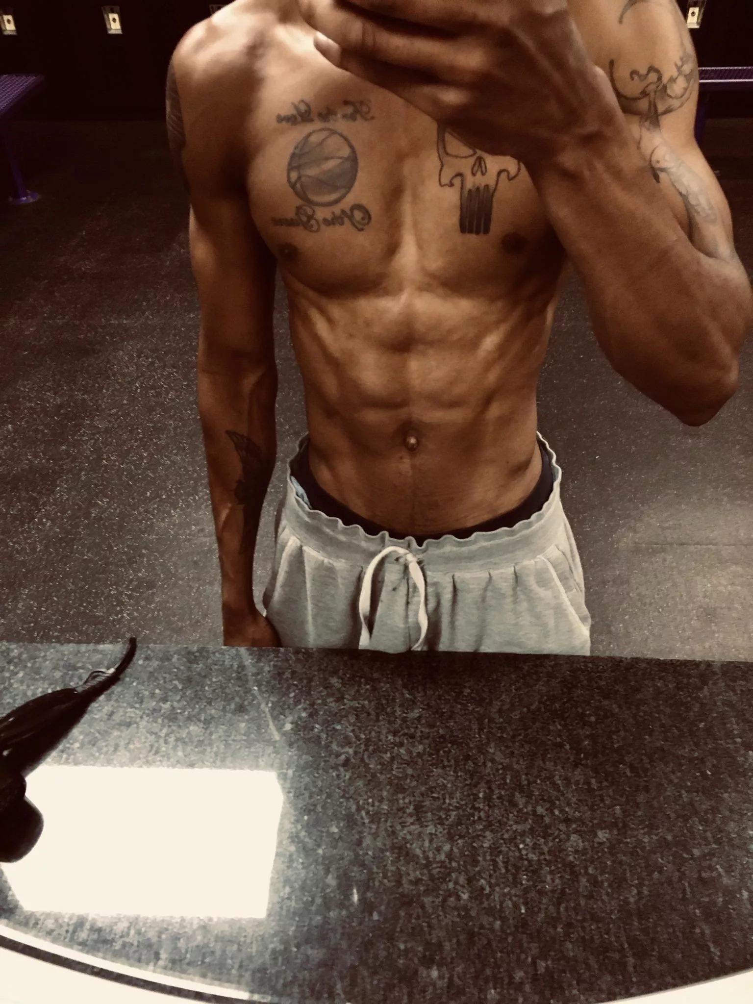 Just finished at the gym damn Iām skinny as hell lmaoo Just finished at the gym damn Iām skinny as hell lmaoo