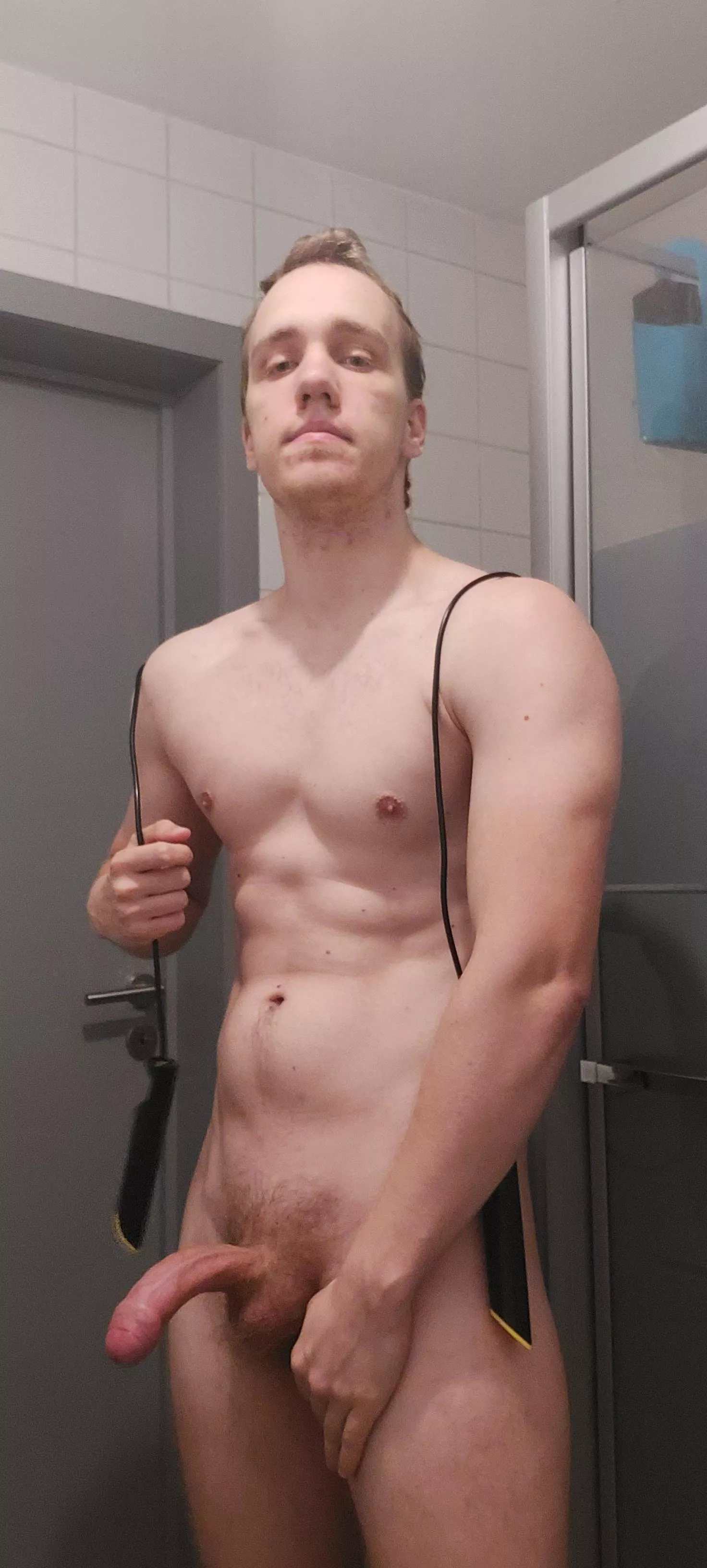 Just finished doing jumping ropes, so now who is gonna jump on me? Pm open ;) Just finished doing jumping ropes, so now who is gonna jump on me? Pm open ;)
