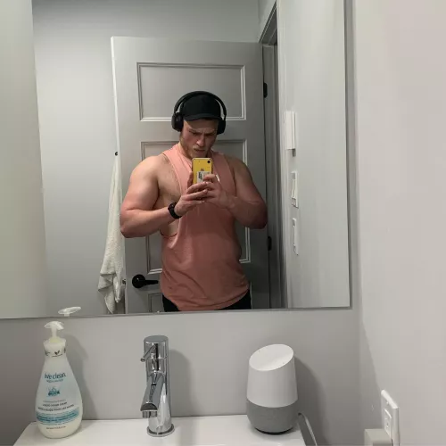 Just flexing to get the attention of my future boyfriend ;)