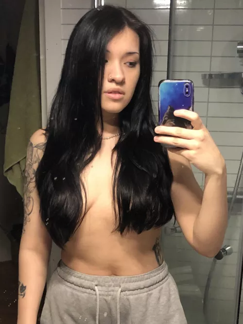 Just found this sub and got sad seeing all the people not respecting the rules of the sub! Have my actual mermaidy hairbra folks <3