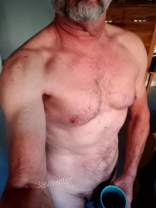 Just got out of bed and my cup is empty!! Would you get me a cup!! 😘