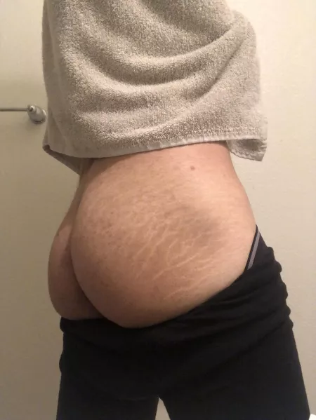 Just got out the showerππΏ add me on my new twitter account in my bio
