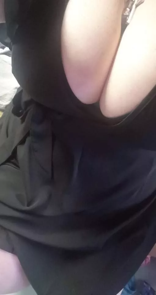 Just got this dress, love the cut! 😘😈 I do love to show off! Just got this dress, love the cut! 😘😈 I do love to show off!