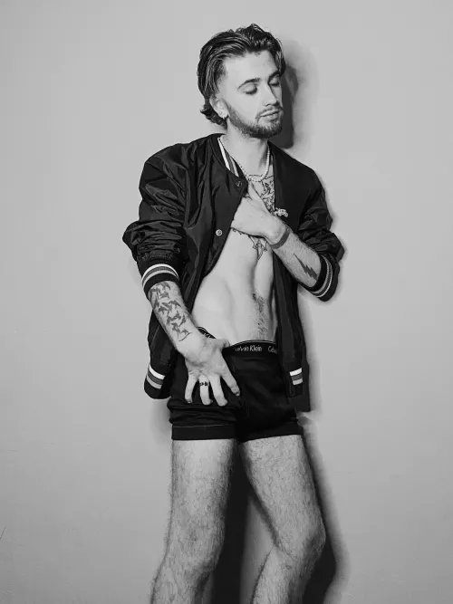 Just hangin in my Calvin’s. Just hangin in my Calvin’s.