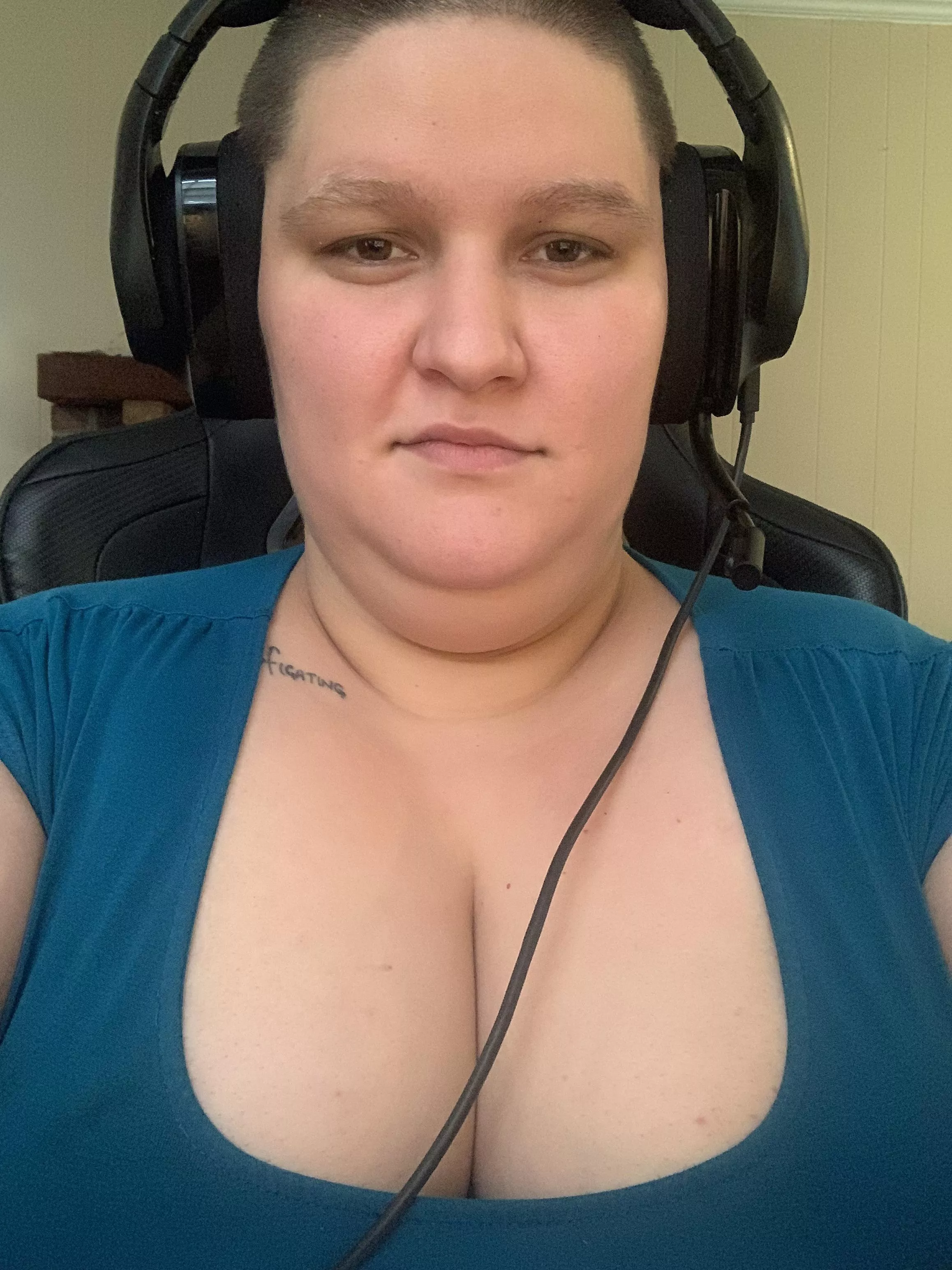 Just hanging outπ Just hanging outπ