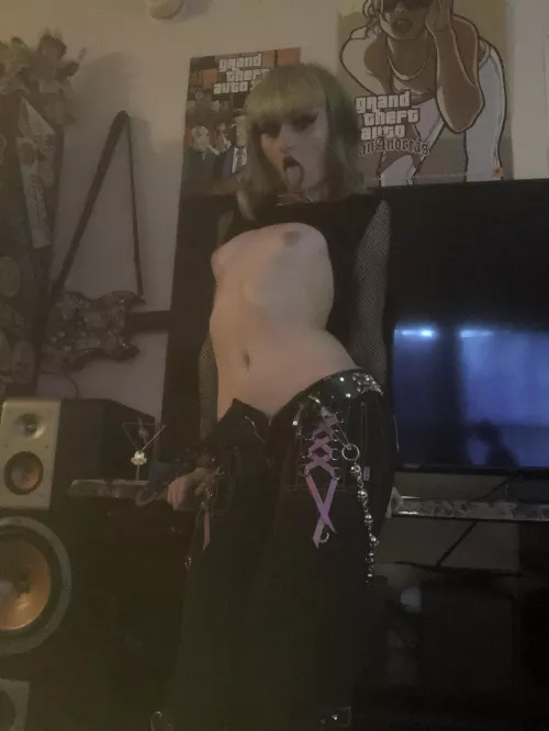 Just hanging up my posters and new guitar 💕