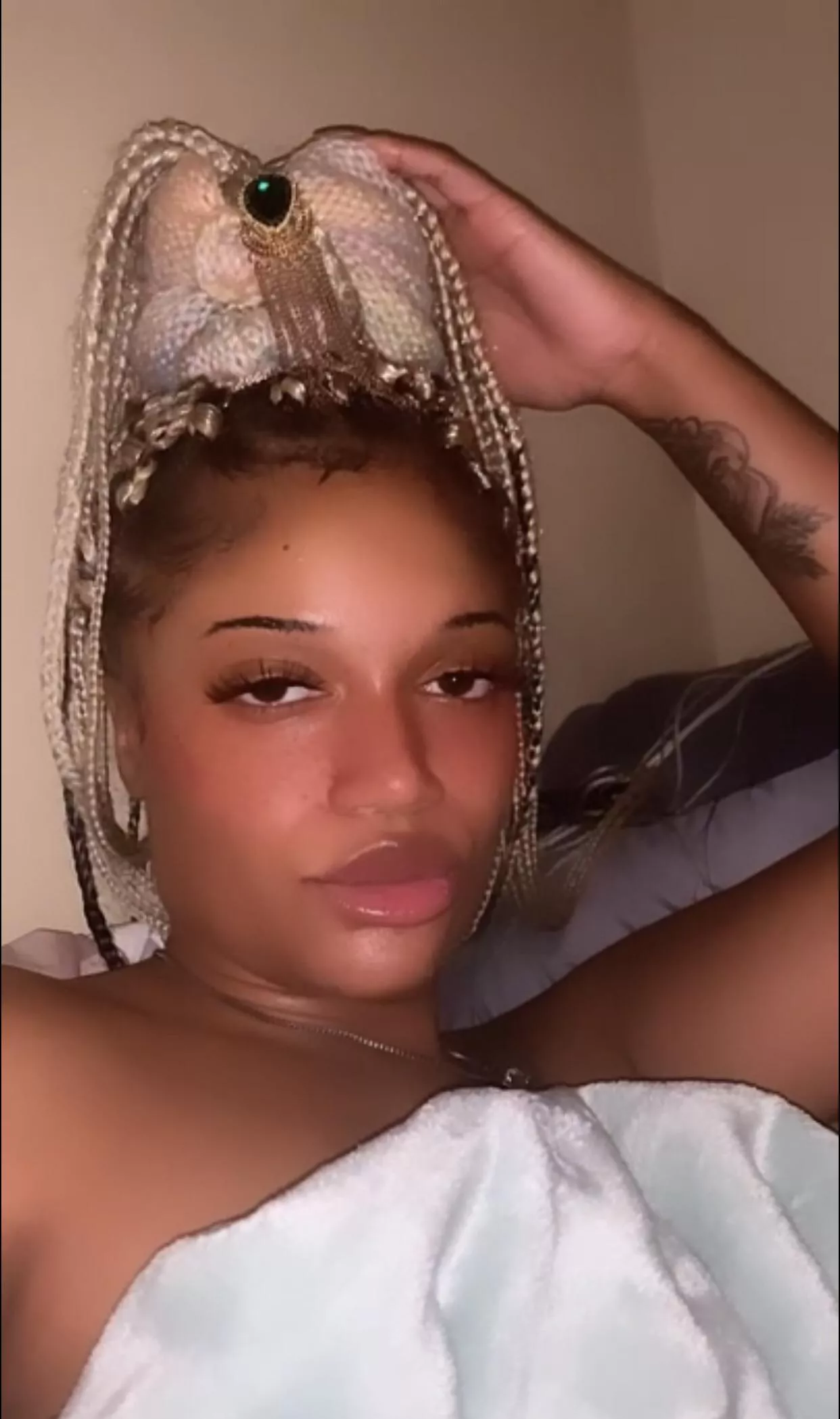 just laying around being lazy naked like the degenerate n***** mom I am 😩 still have spit in my weave from last night 🤷🏽‍♀️ true story lol KIK// FineAssSub