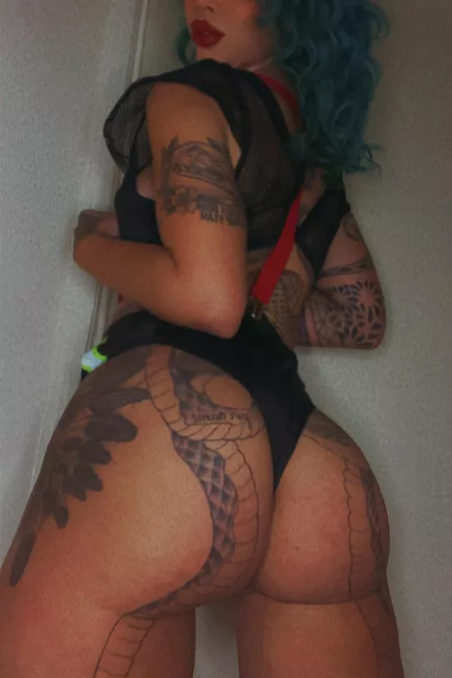 Just look how my cheeks eat these bottoms