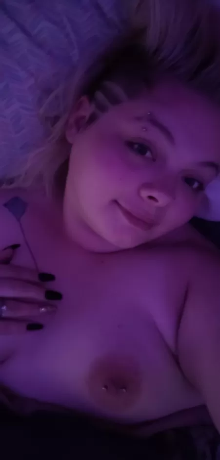 Just Lounging In Bed Tonight...π΄π€ Just Lounging In Bed Tonight...π΄π€